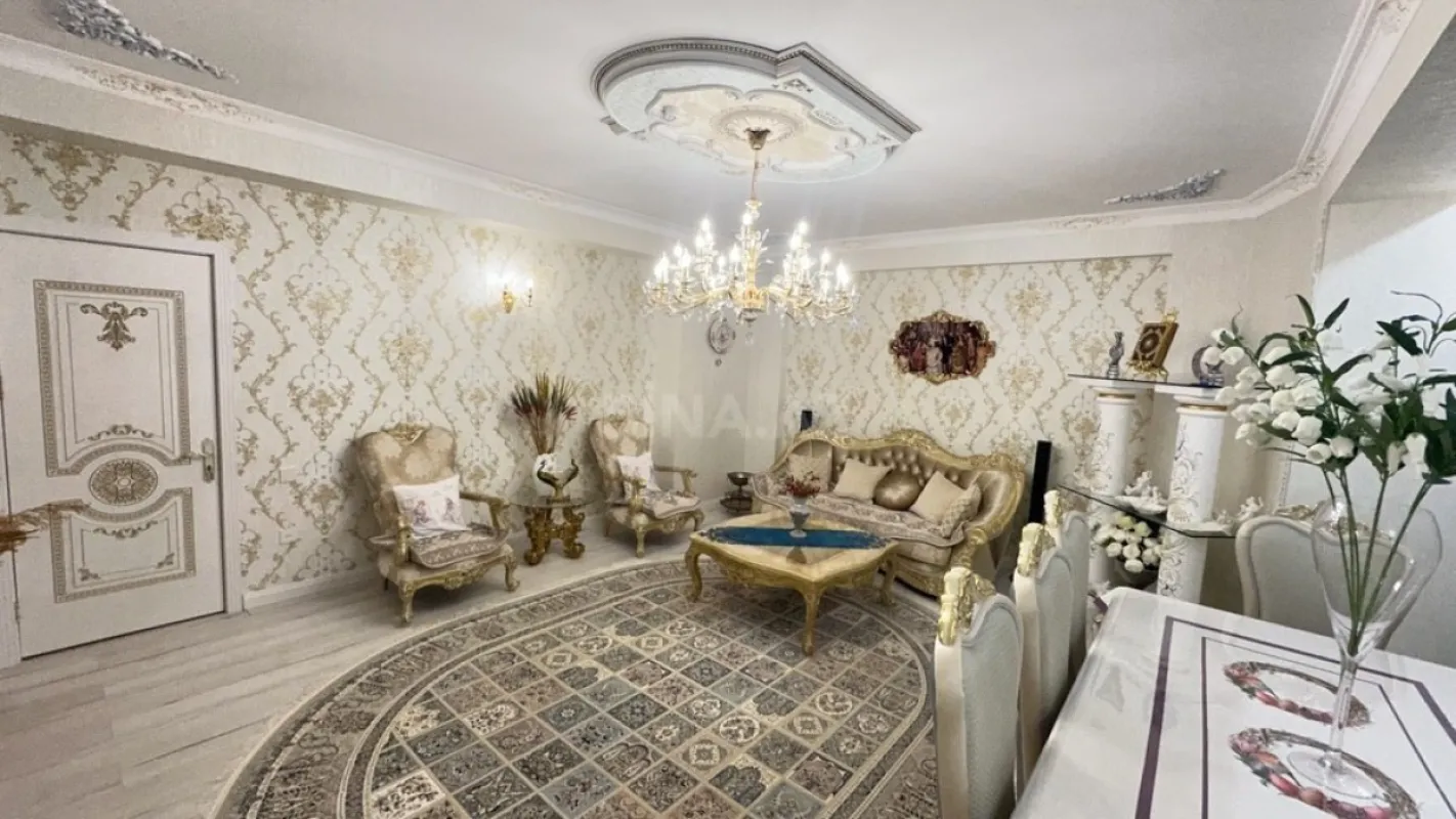 Satılır 4 otaqlı mənzil 160 m²