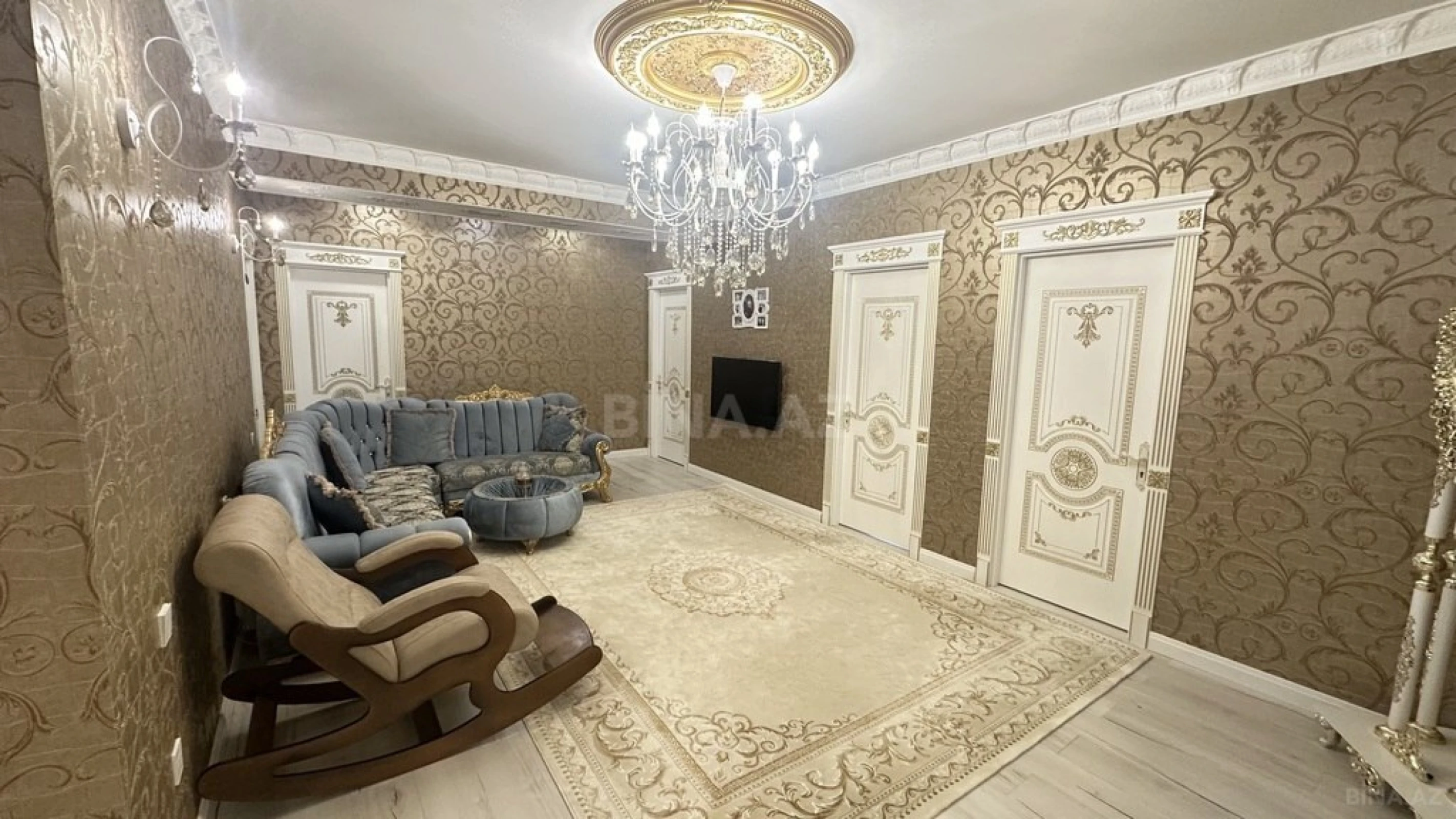 Satılır 4 otaqlı mənzil 160 m²