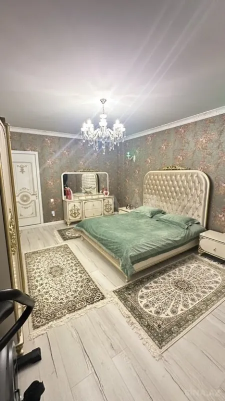 Satılır 4 otaqlı mənzil 160 m²