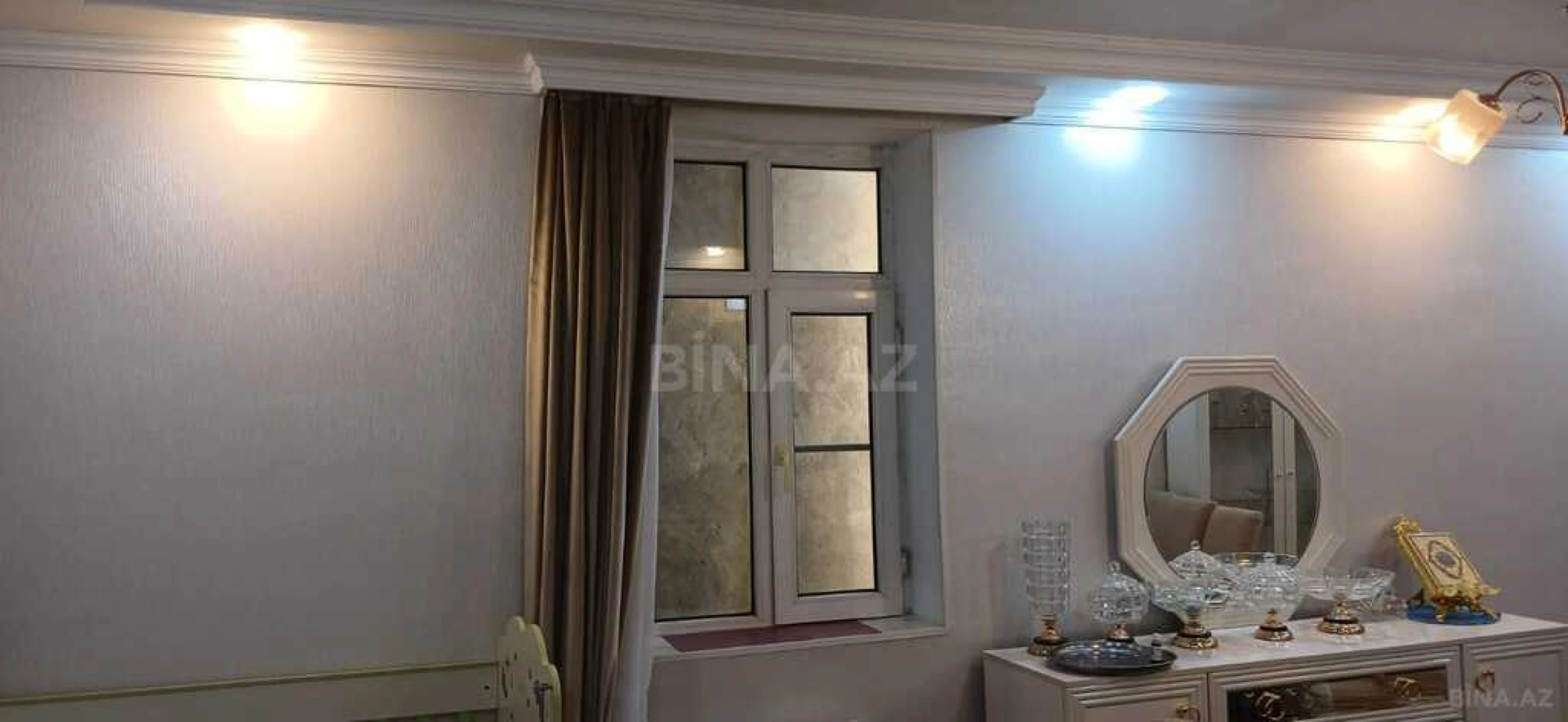 Satılır 5 otaqlı həyət evi 180 m²
