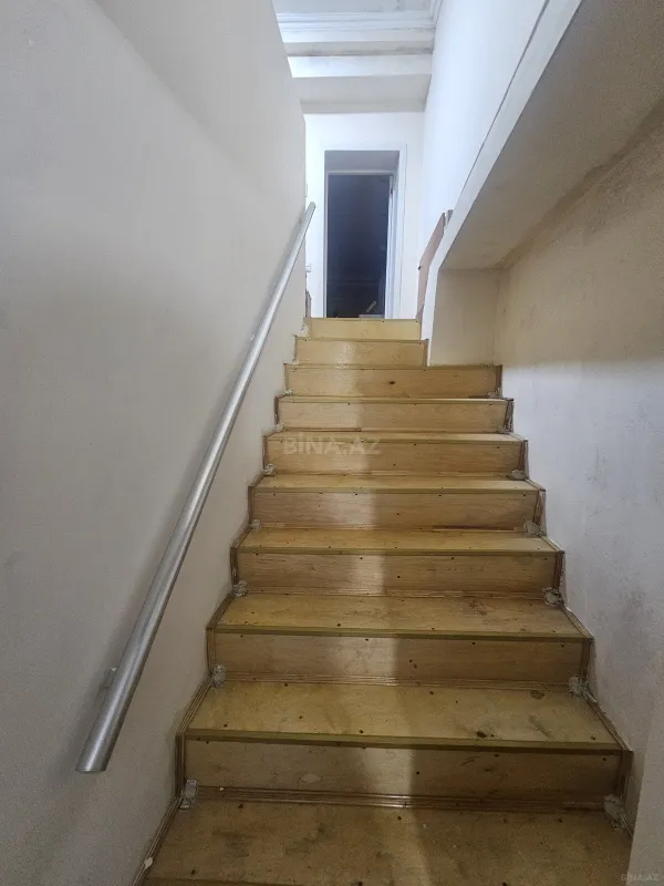 Satılır 5 otaqlı həyət evi 180 m²