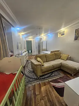 Satılır 5 otaqlı həyət evi 180 m²