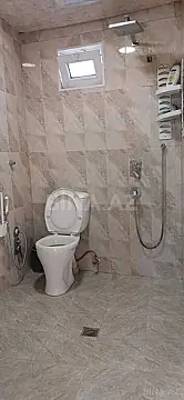 Satılır 5 otaqlı həyət evi 180 m²