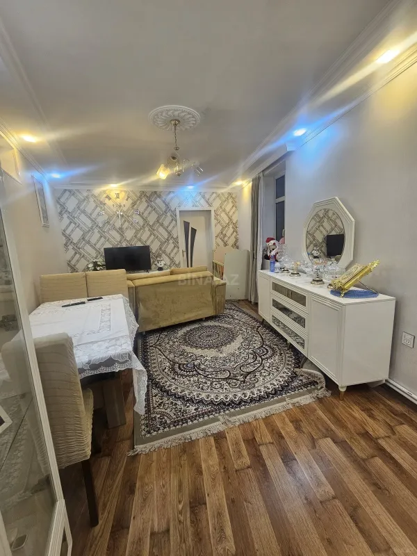 Satılır 5 otaqlı həyət evi 180 m²