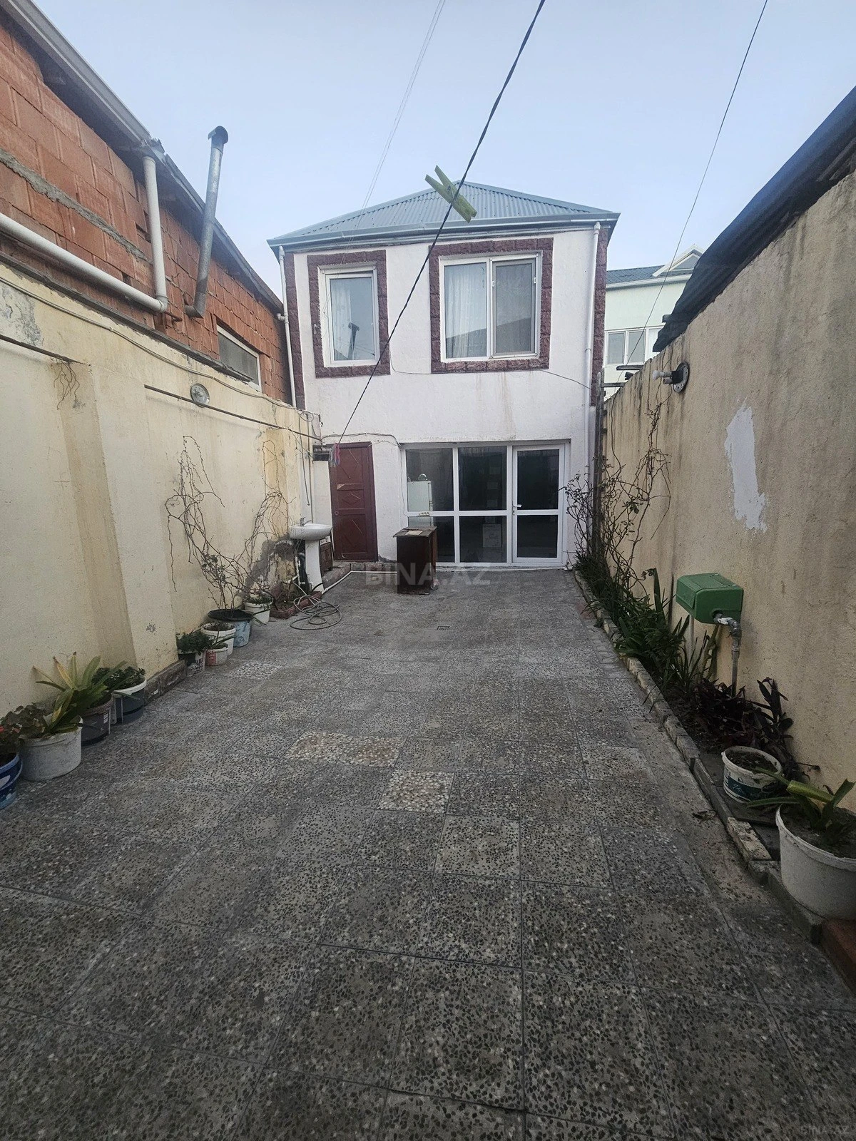 Satılır 5 otaqlı həyət evi 180 m²