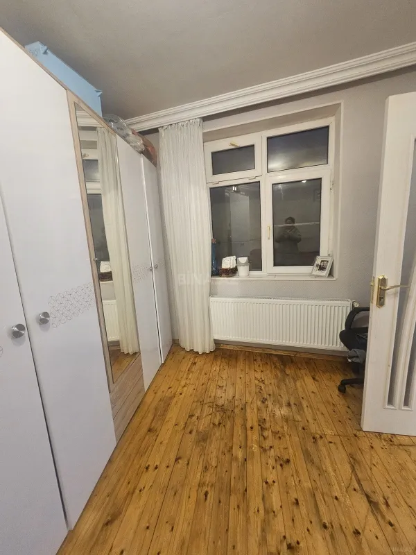 Satılır 5 otaqlı həyət evi 180 m²