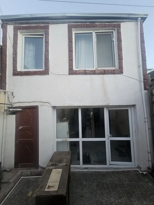Satılır 5 otaqlı həyət evi 180 m²