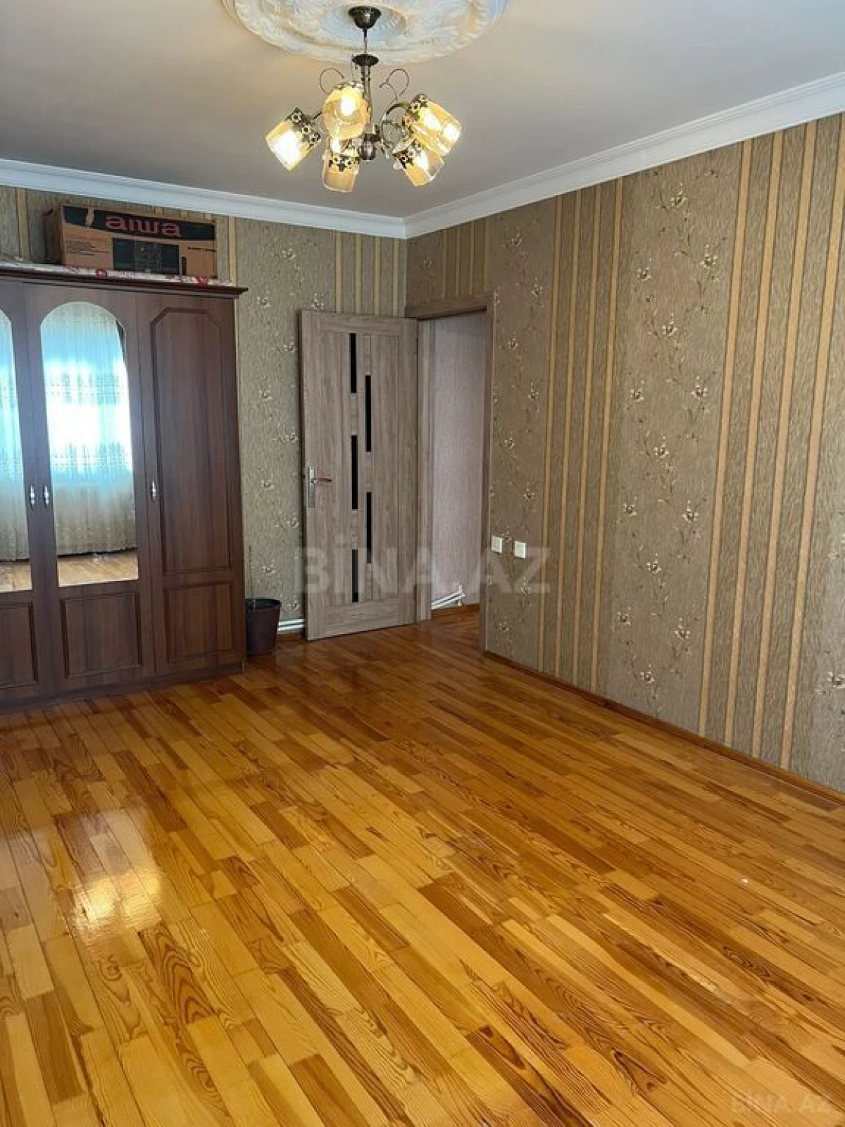 Satılır 4 otaqlı mənzil 110 m²