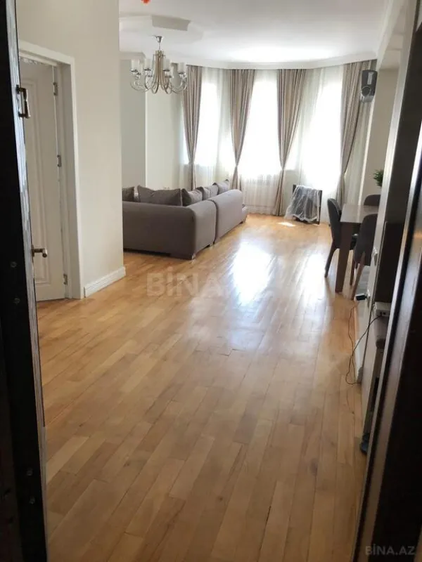 Kirayə verilir 3 otaqlı mənzil 105 m²