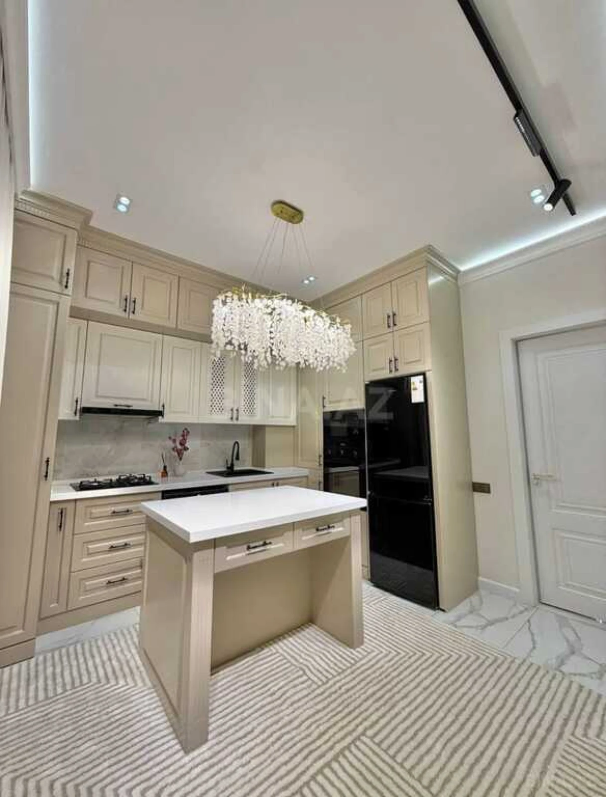 Kirayə verilir 3 otaqlı mənzil 145 m²