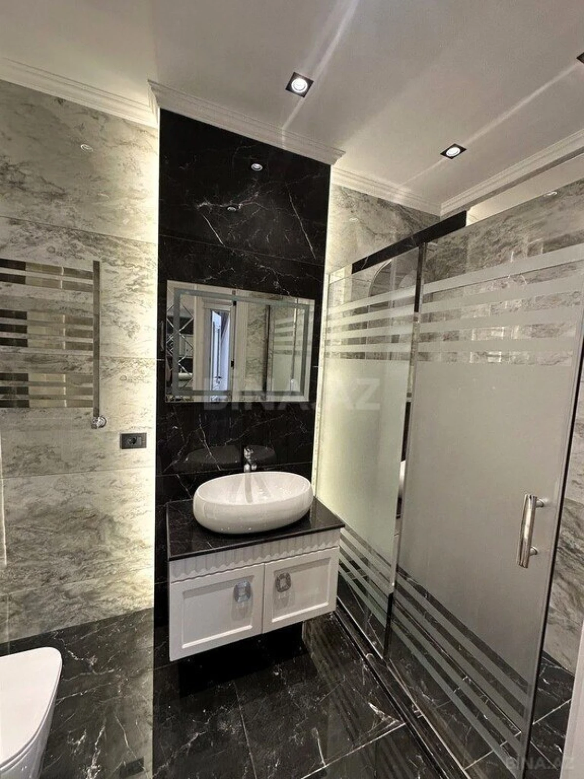 Satılır 3 otaqlı mənzil 115 m²