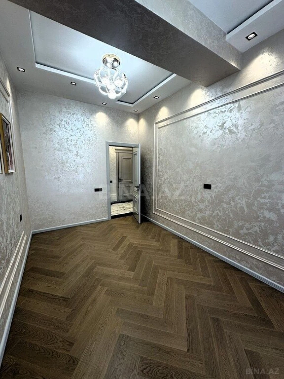 Satılır 3 otaqlı mənzil 115 m²