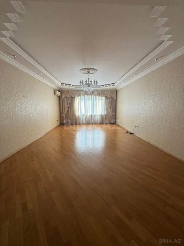 Satılır 4 otaqlı mənzil 225 m²