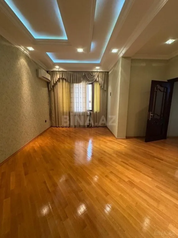 Satılır 4 otaqlı mənzil 225 m²