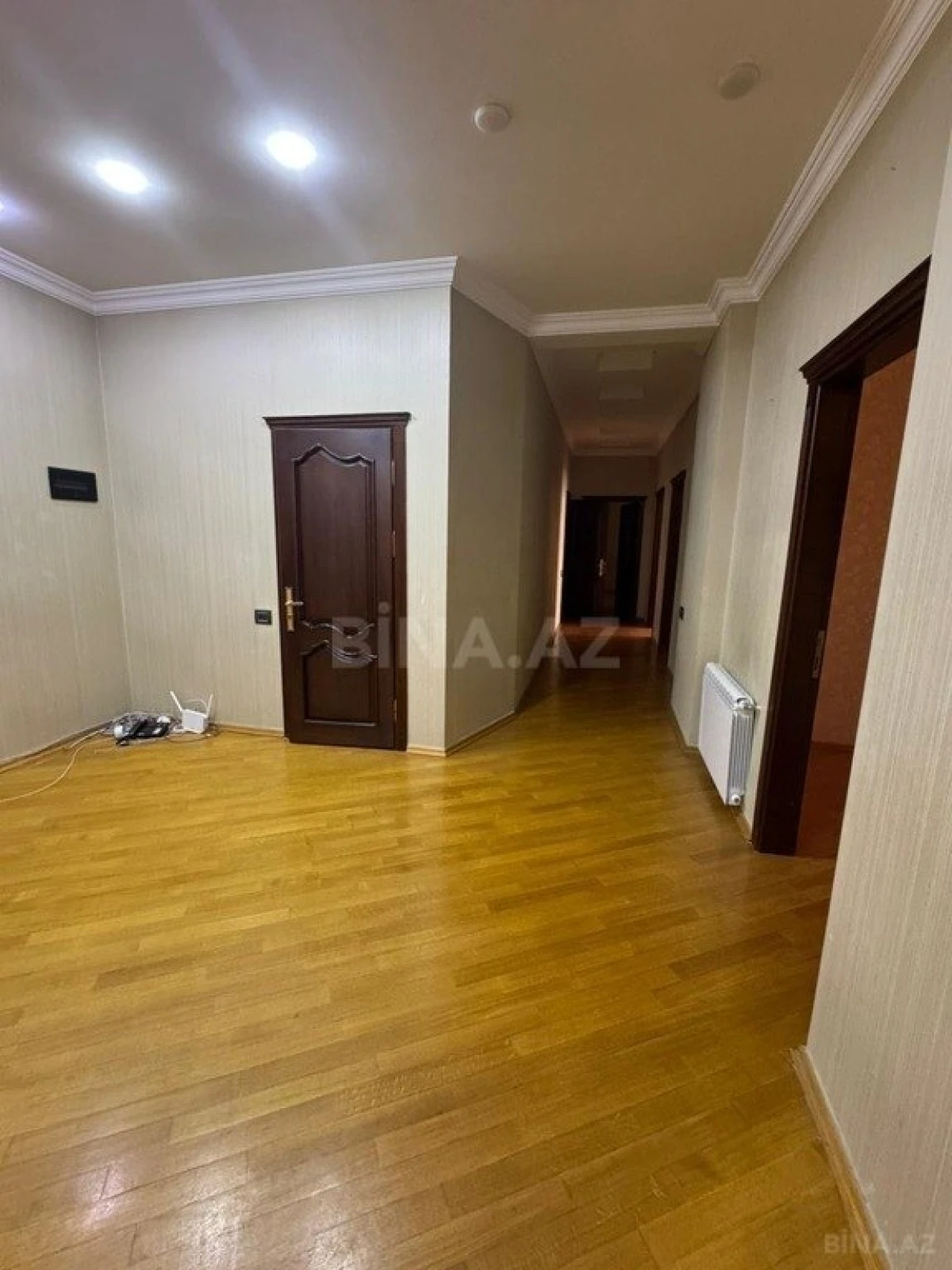Satılır 4 otaqlı mənzil 225 m²