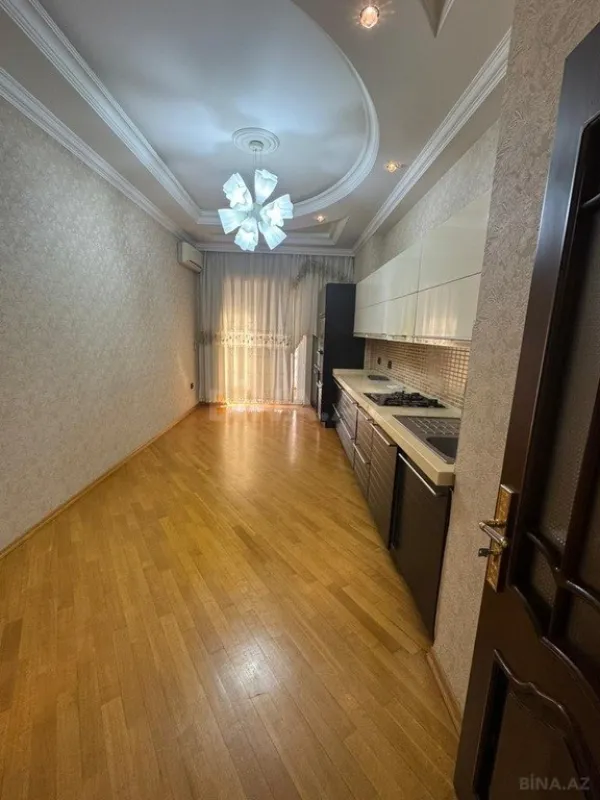 Satılır 4 otaqlı mənzil 225 m²