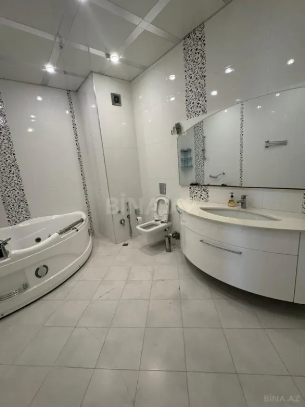 Satılır 4 otaqlı mənzil 225 m²