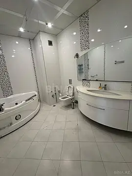 Satılır 4 otaqlı mənzil 225 m²