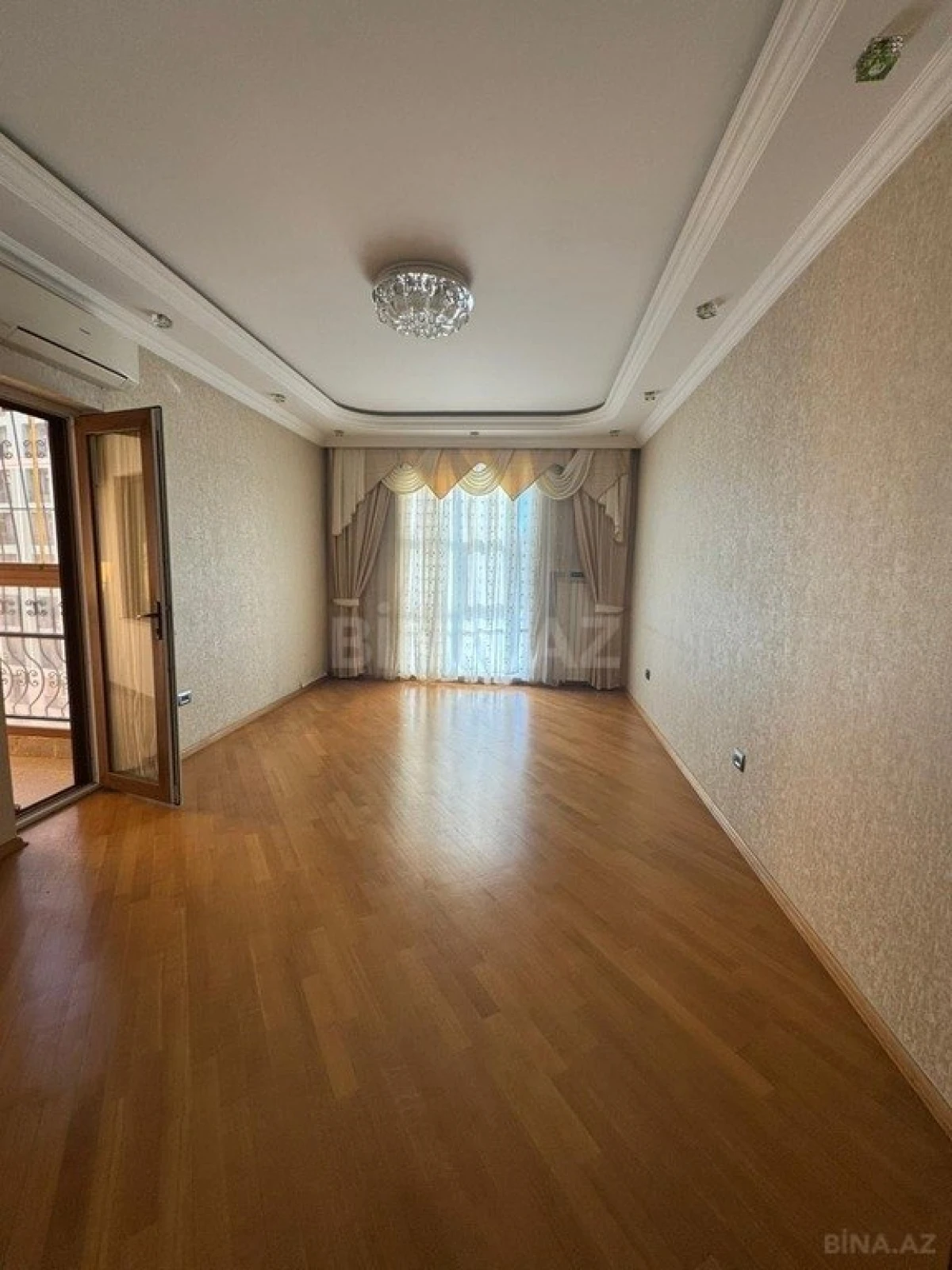 Satılır 4 otaqlı mənzil 225 m²