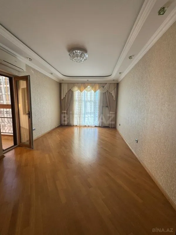 Satılır 4 otaqlı mənzil 225 m²