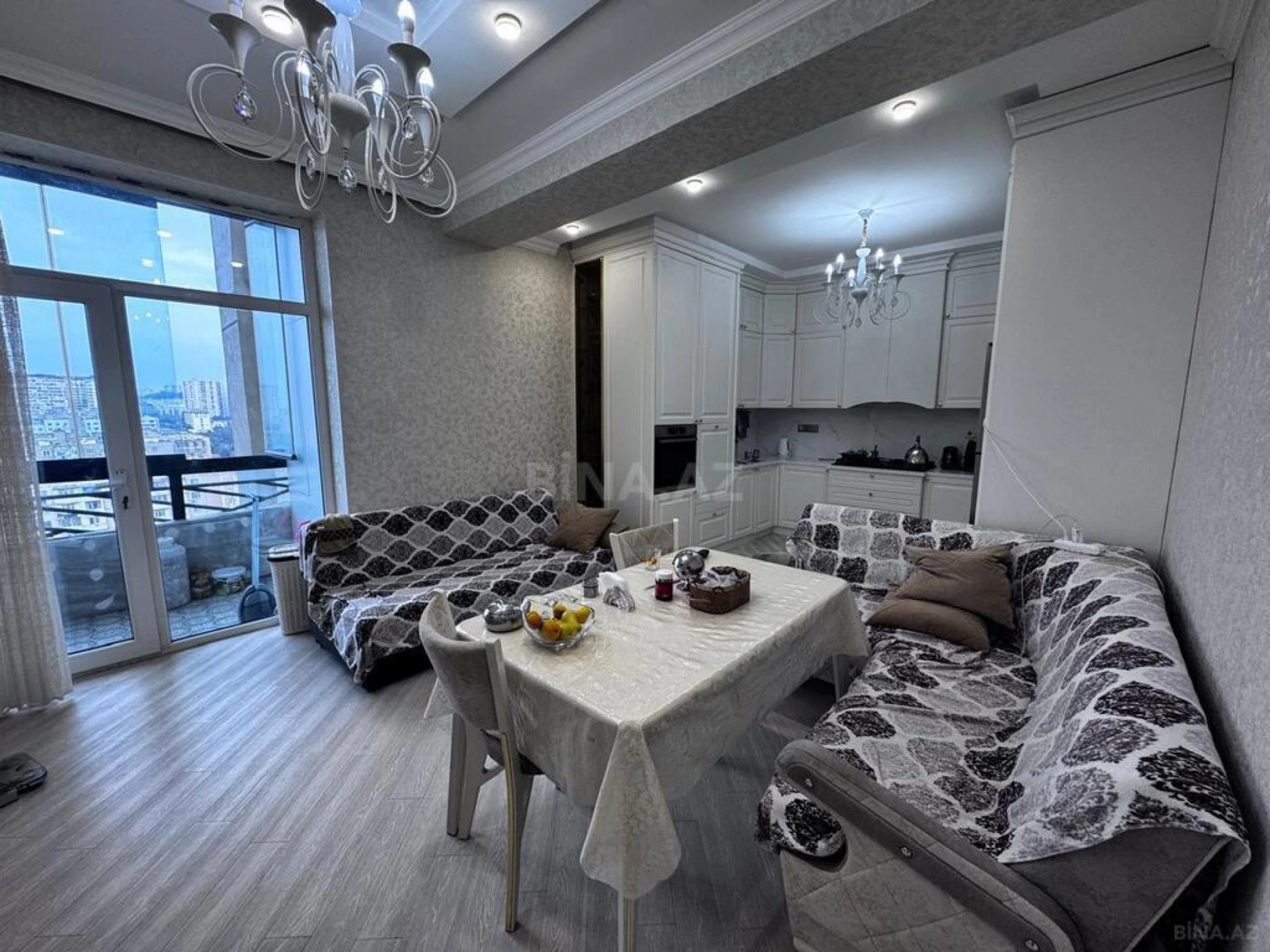 Satılır 3 otaqlı mənzil 140 m²