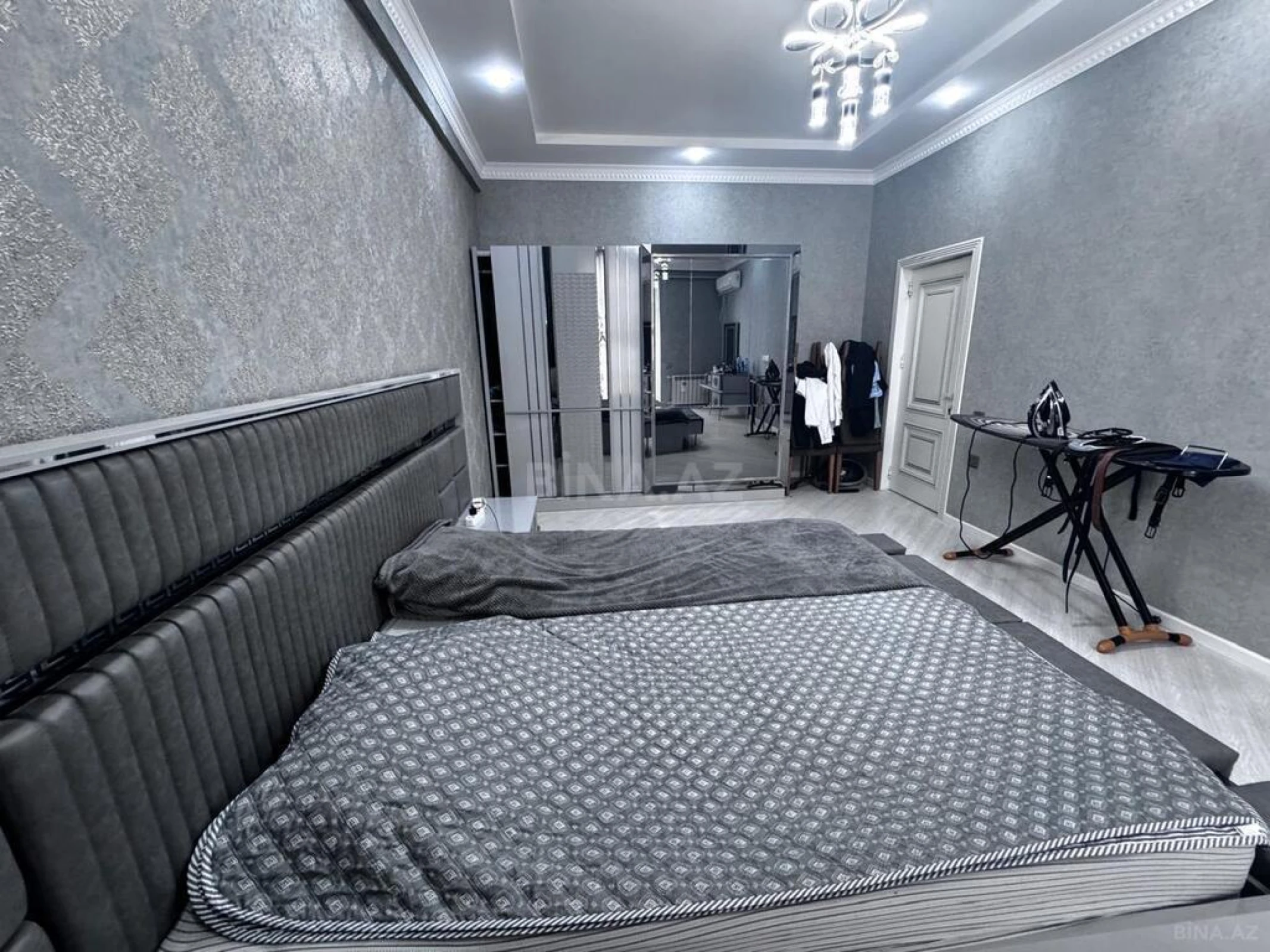 Satılır 3 otaqlı mənzil 140 m²