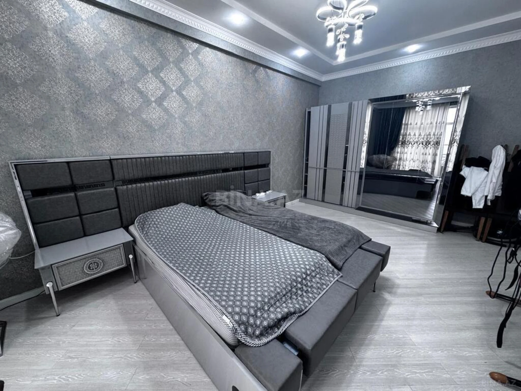 Satılır 3 otaqlı mənzil 140 m²