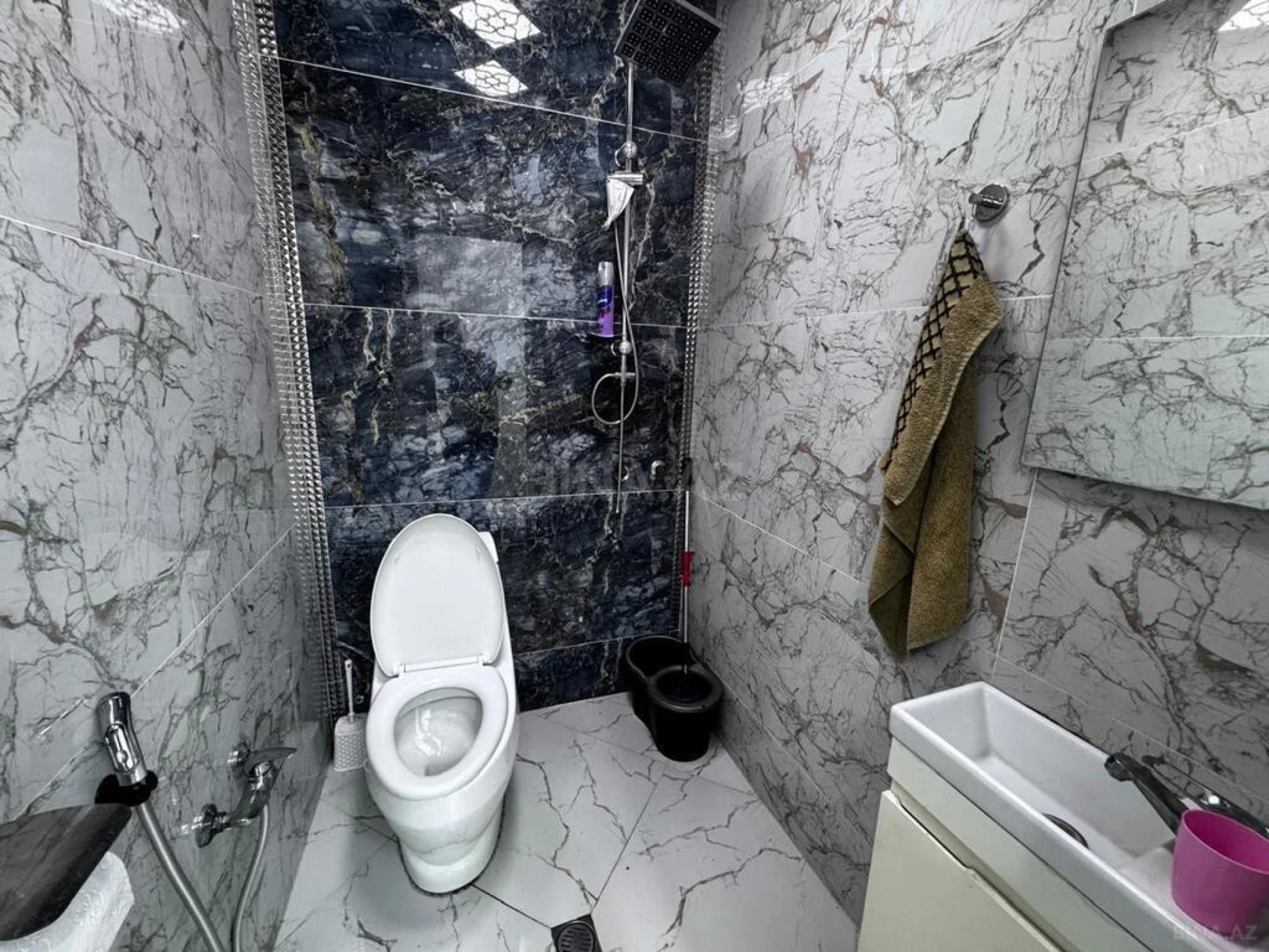 Satılır 3 otaqlı mənzil 140 m²