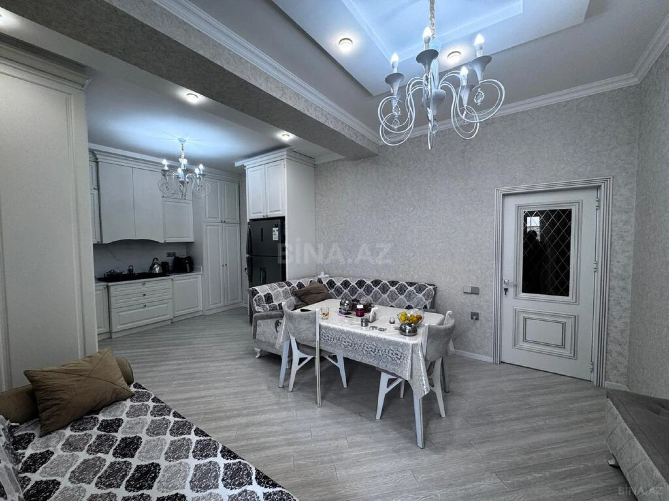 Satılır 3 otaqlı mənzil 140 m²
