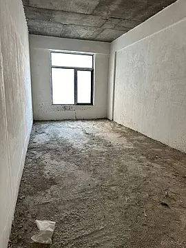 Satılır 4 otaqlı mənzil 175 m²
