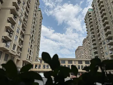 Satılır 4 otaqlı mənzil 175 m²