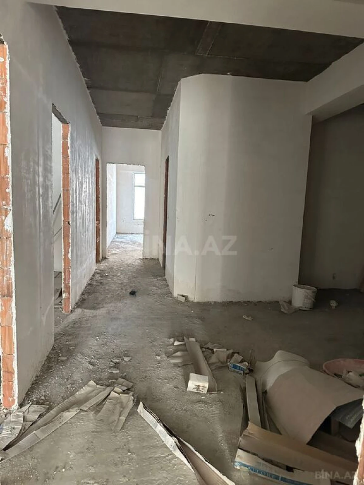 Satılır 4 otaqlı mənzil 175 m²