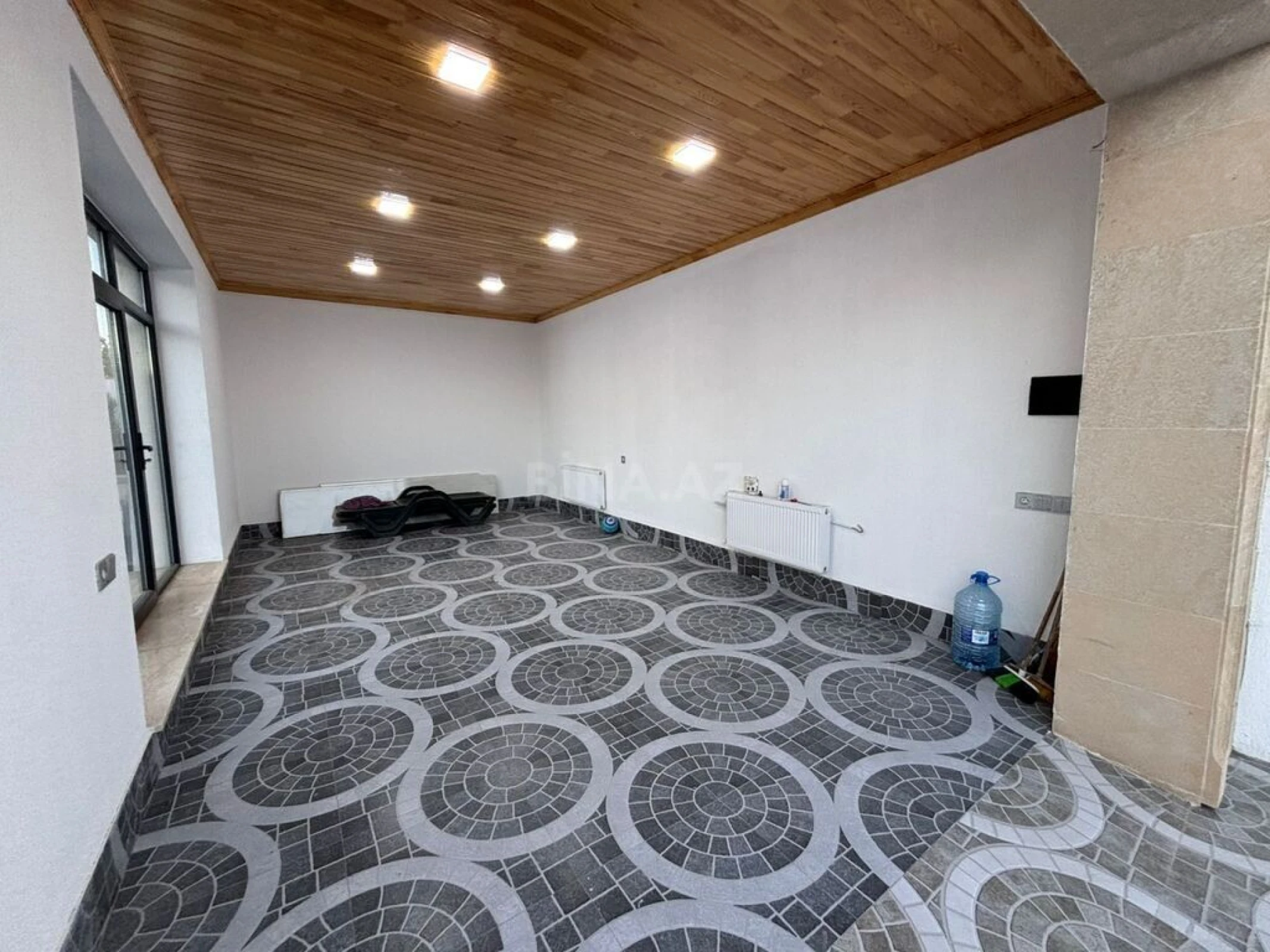 Satılır 5 otaqlı həyət evi 200 m²