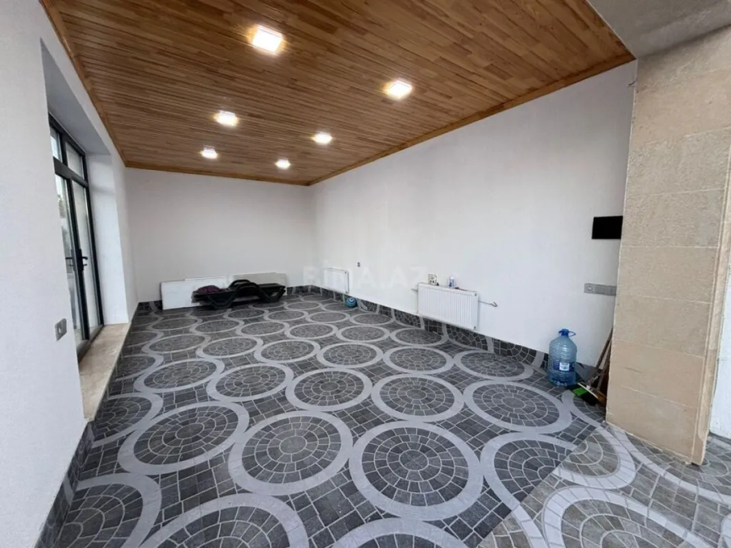 Satılır 5 otaqlı həyət evi 200 m²