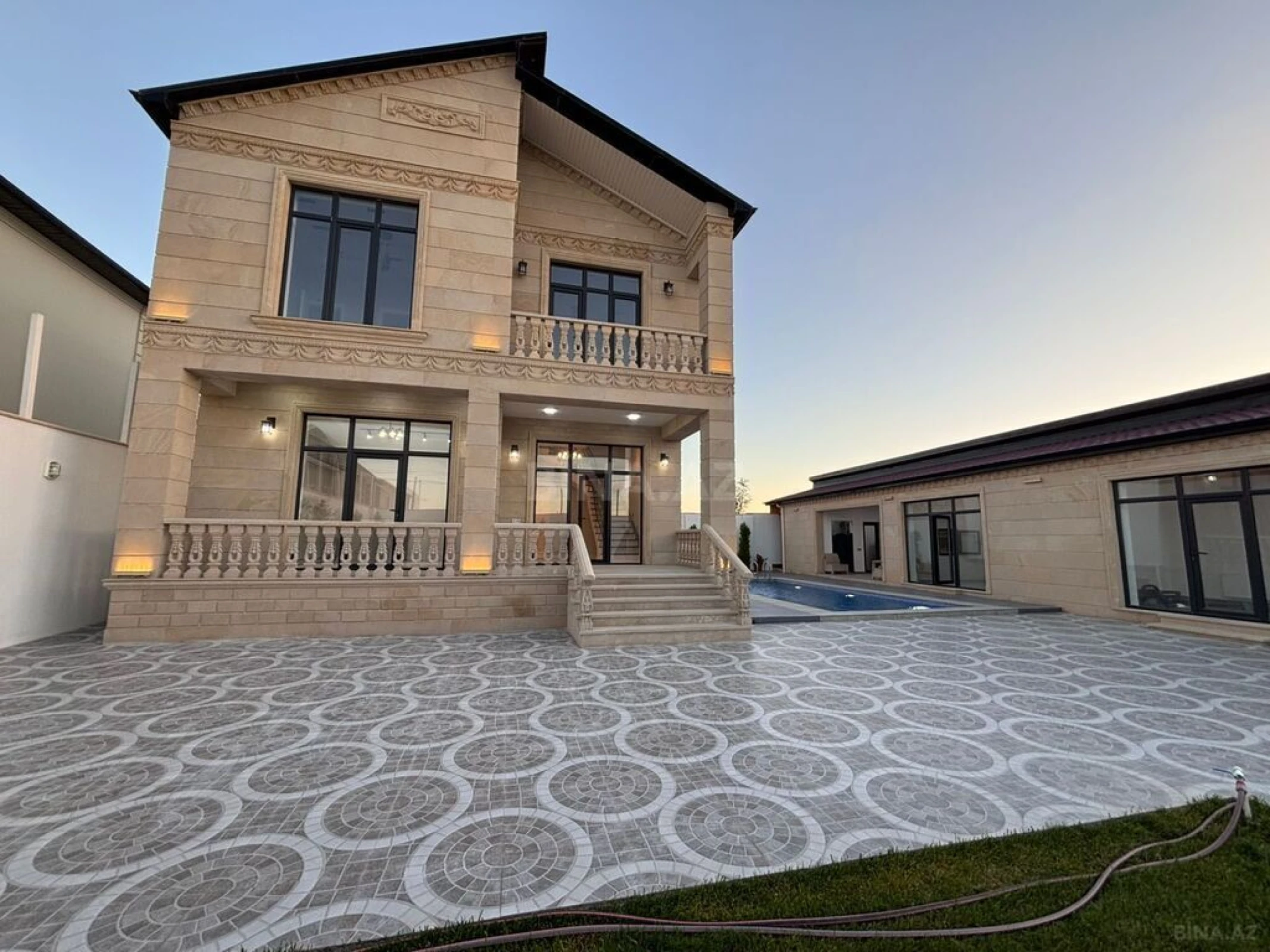 Satılır 5 otaqlı həyət evi 200 m²