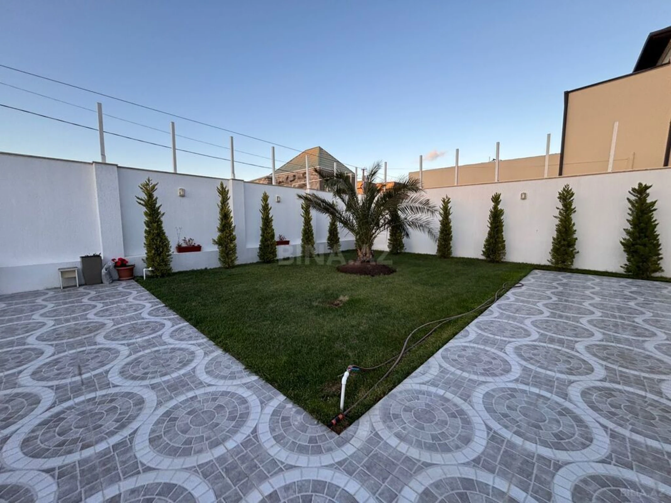 Satılır 5 otaqlı həyət evi 200 m²