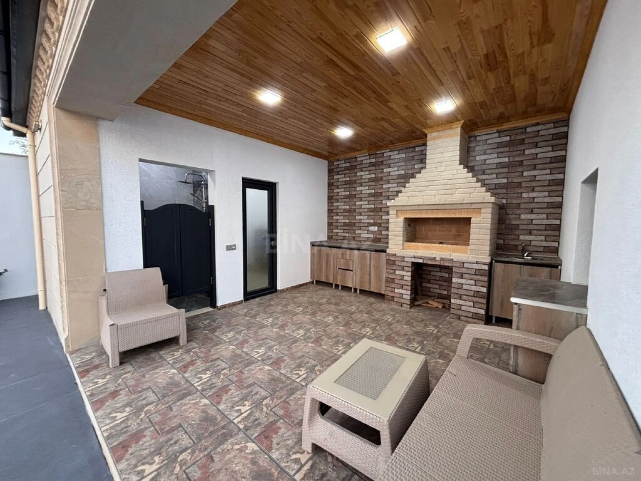 Satılır 5 otaqlı həyət evi 200 m²