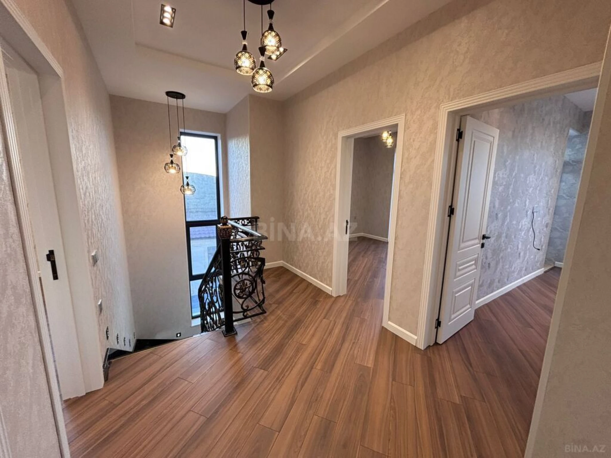 Satılır 5 otaqlı həyət evi 200 m²