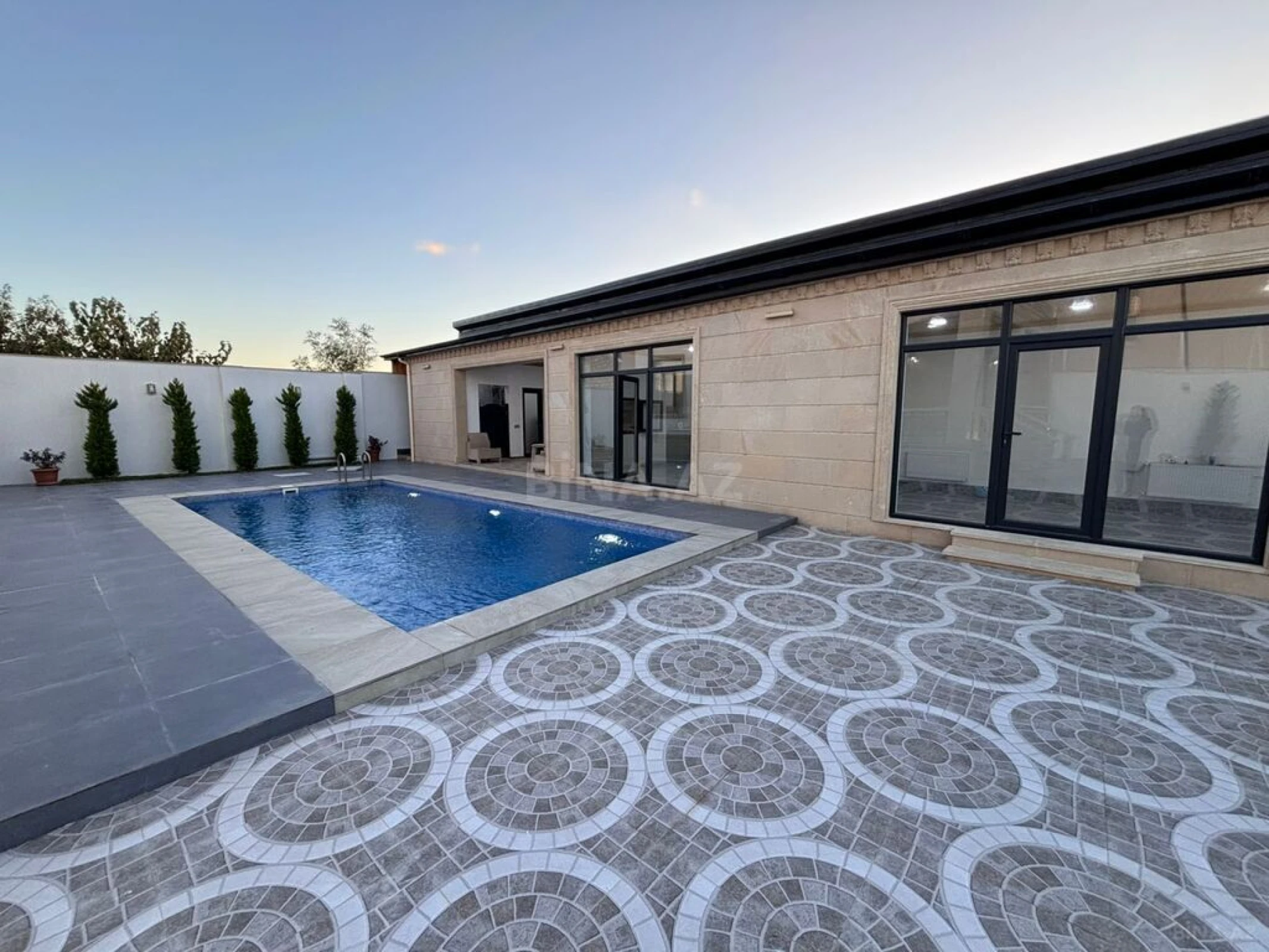 Satılır 5 otaqlı həyət evi 200 m²