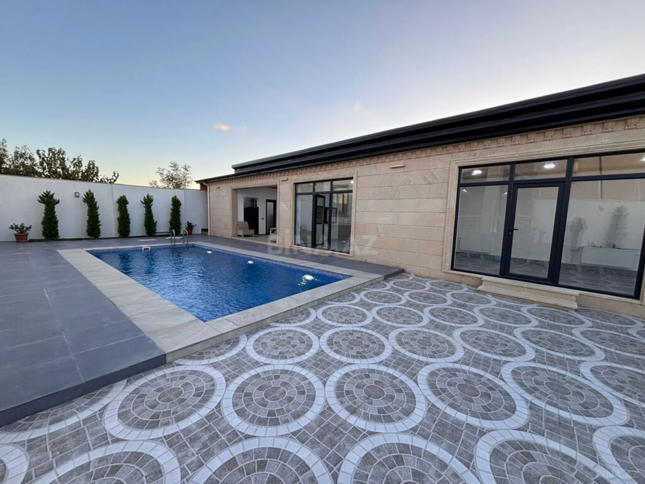 Satılır 5 otaqlı həyət evi 200 m²