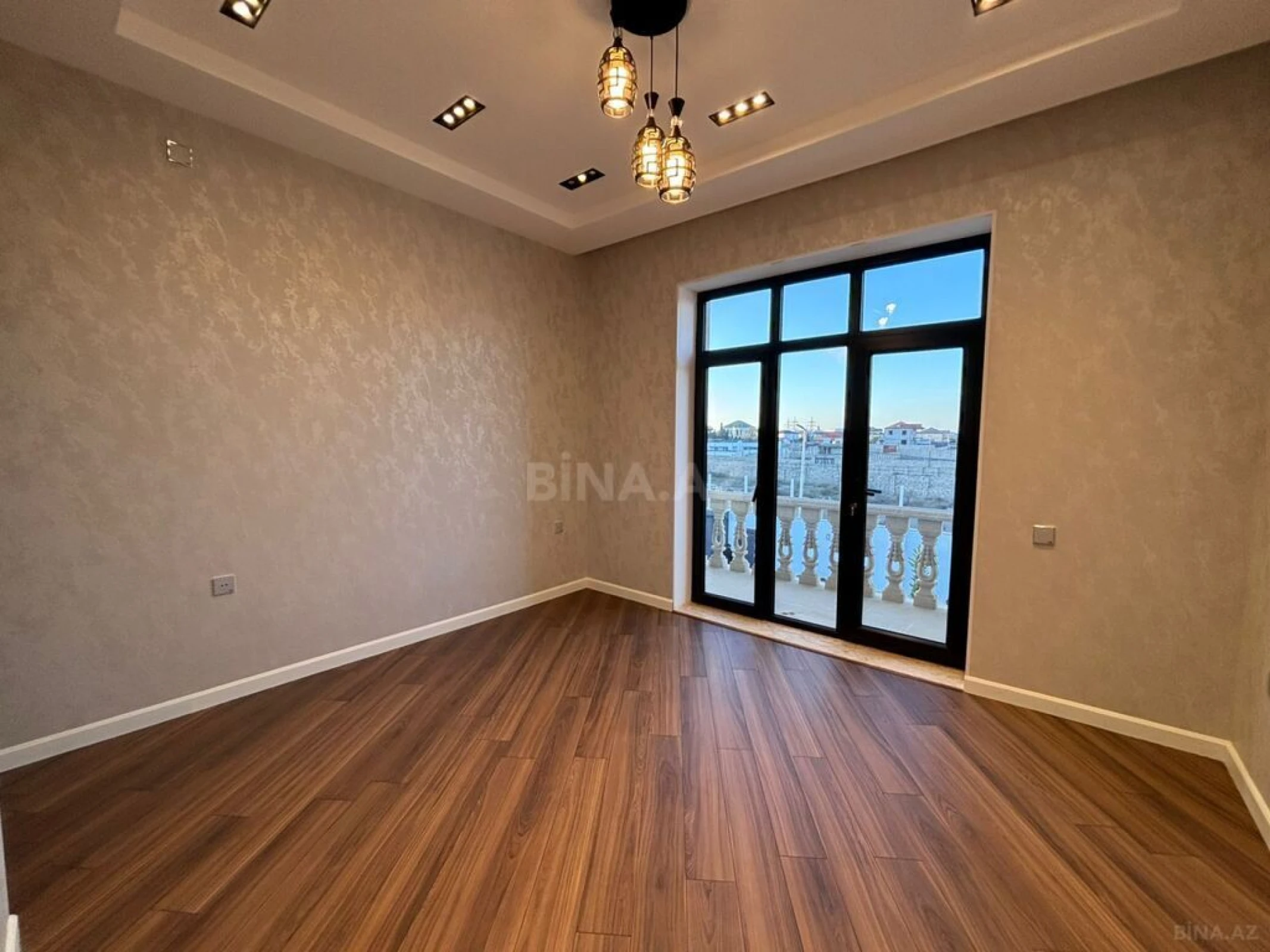 Satılır 5 otaqlı həyət evi 200 m²