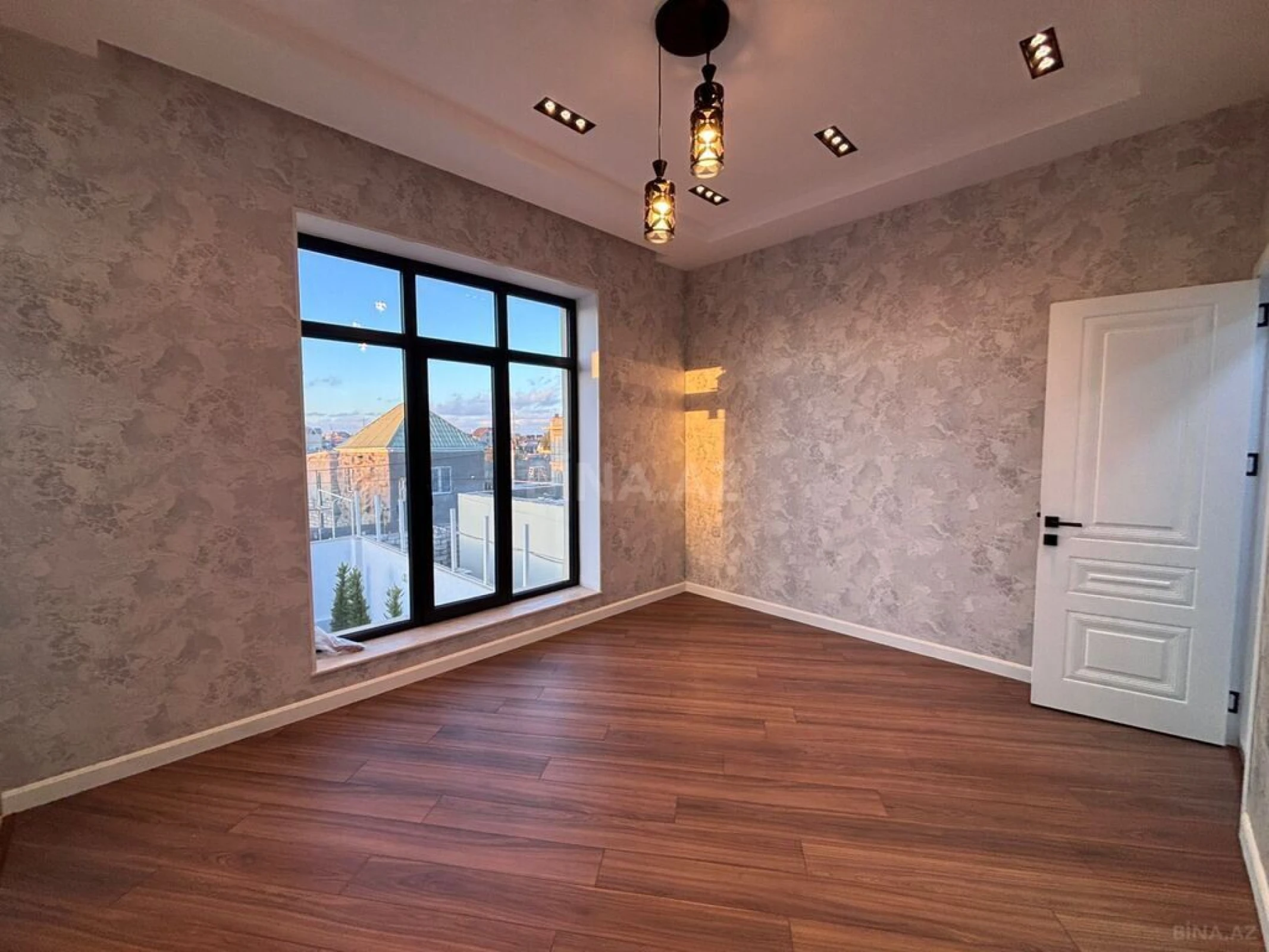 Satılır 5 otaqlı həyət evi 200 m²