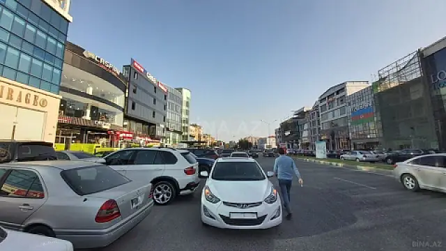 Satılır obyekt 1600 m²