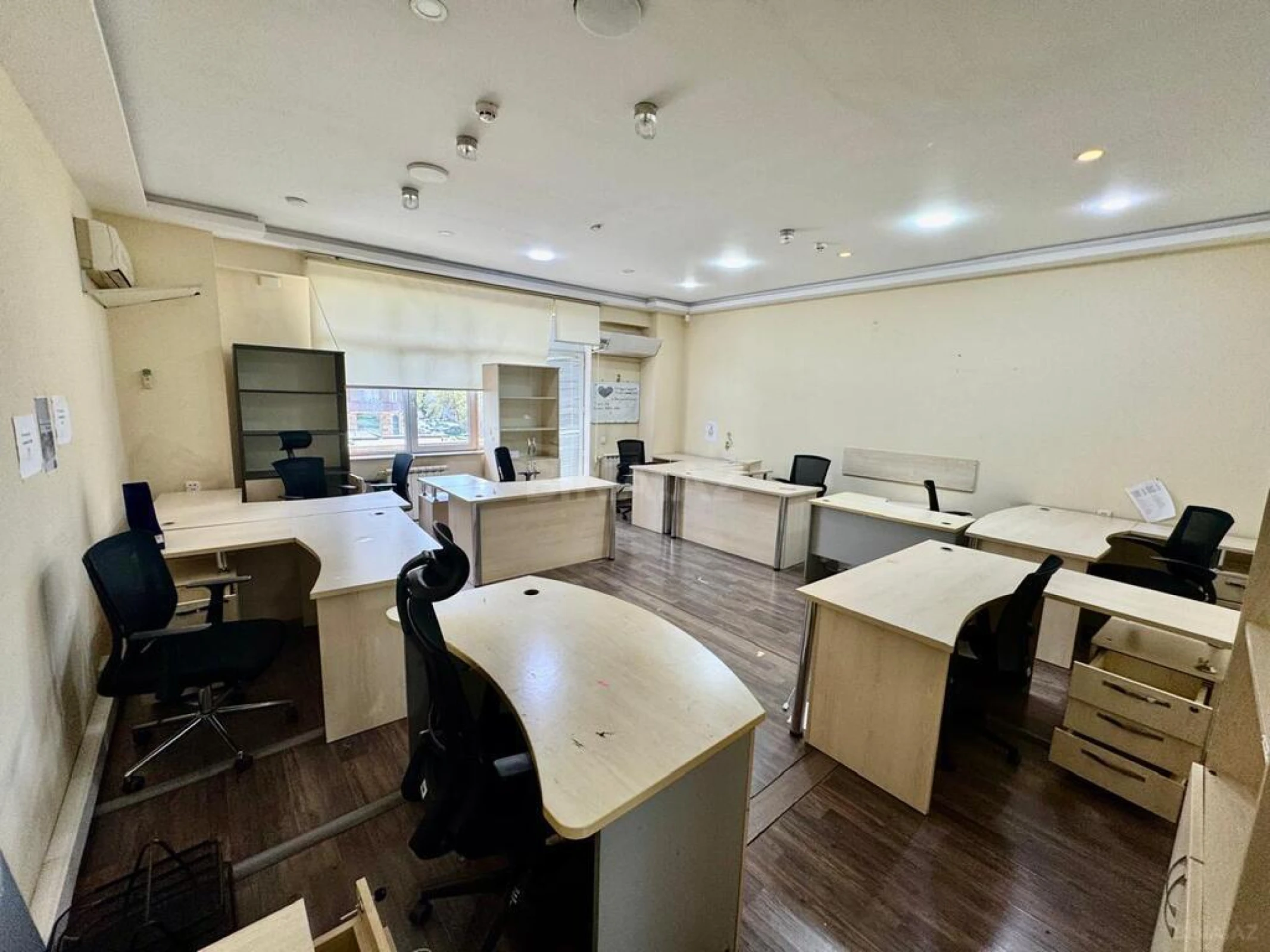 Satılır obyekt 1600 m²