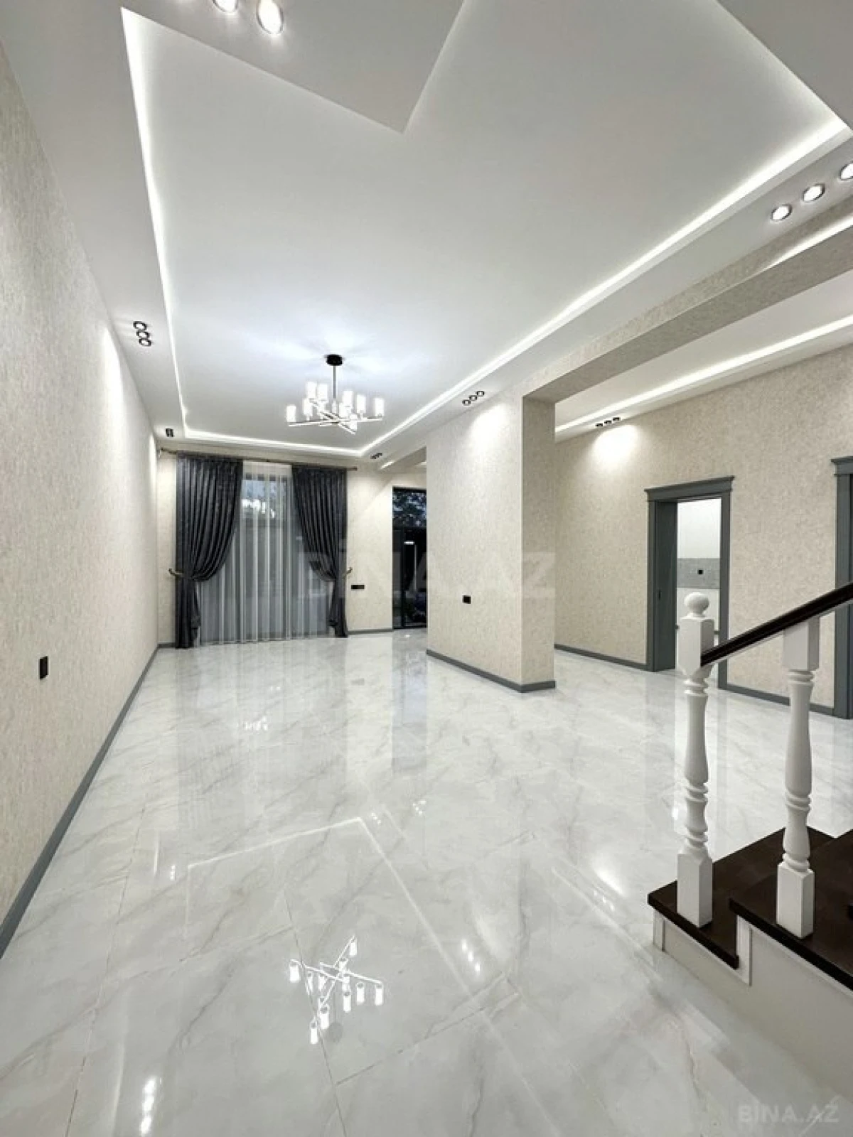 Satılır 5 otaqlı həyət evi 180 m²