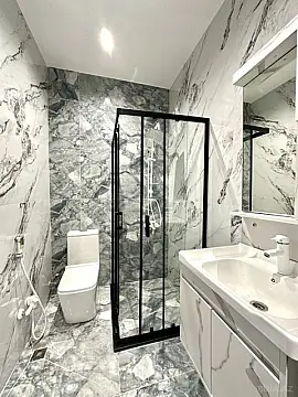 Satılır 5 otaqlı həyət evi 180 m²