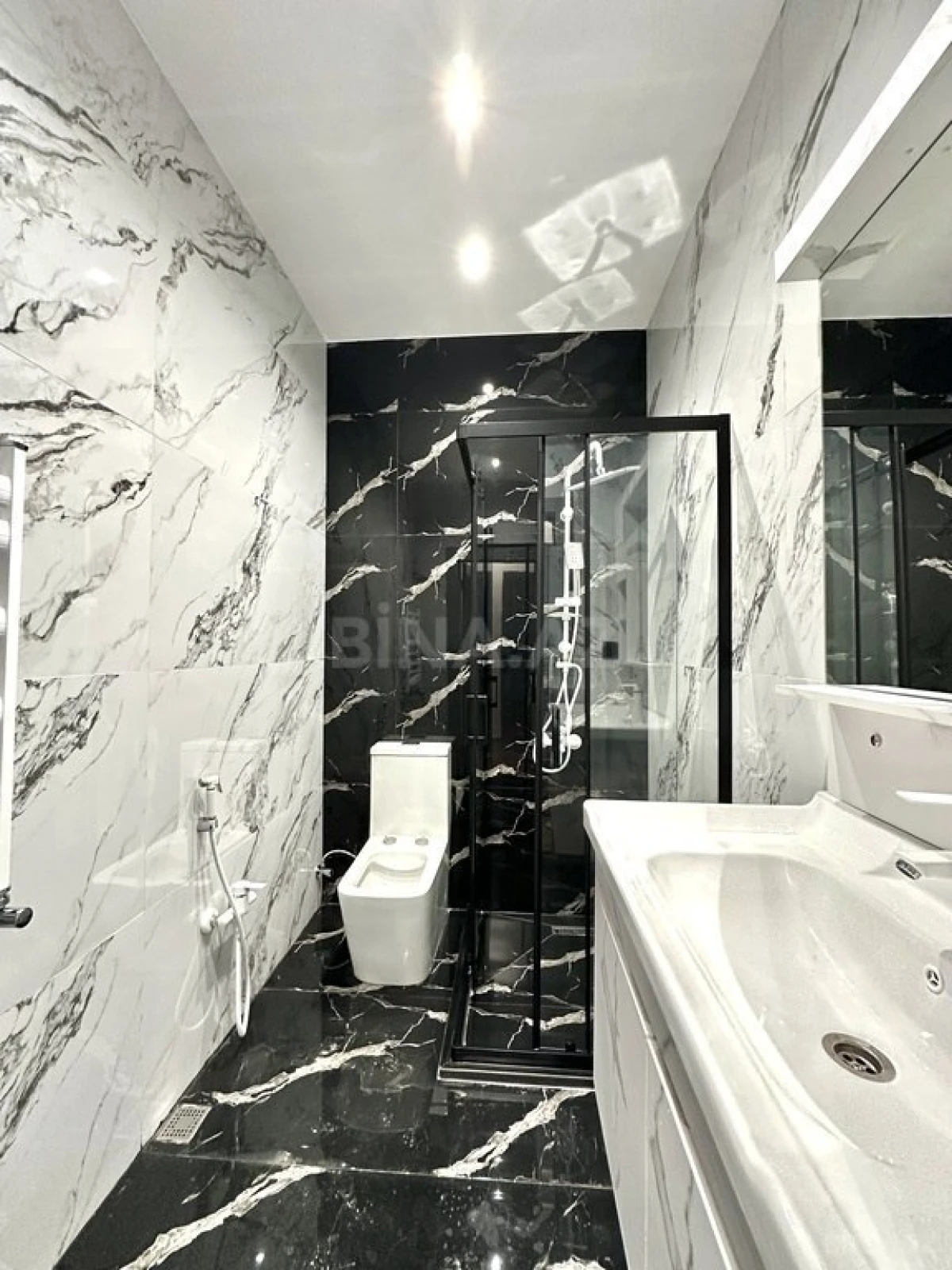 Satılır 5 otaqlı həyət evi 180 m²