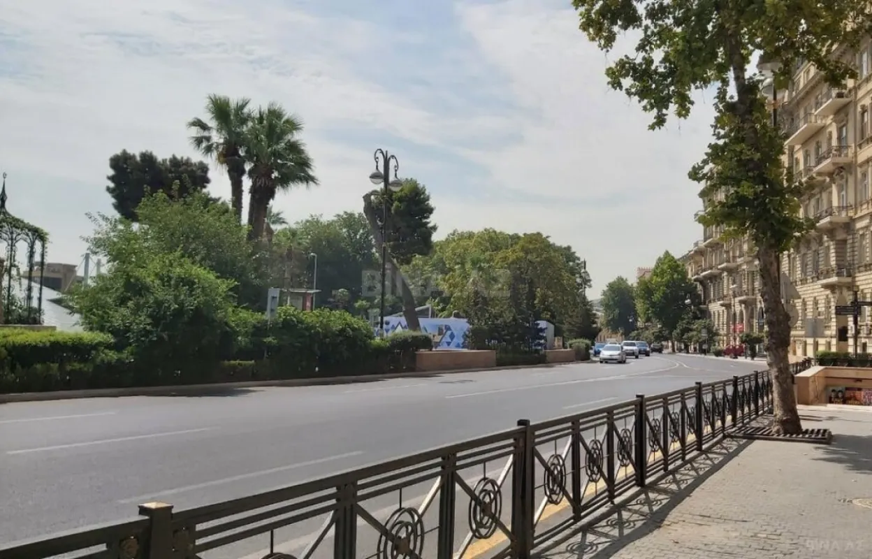 Satılır obyekt 2100 m²