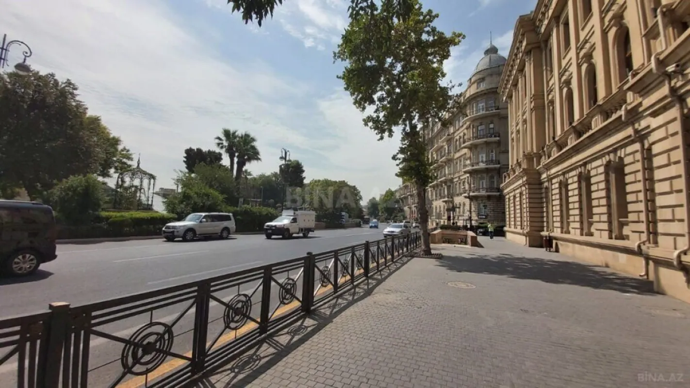 Satılır obyekt 2100 m²