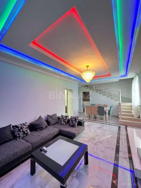 Satılır 5 otaqlı həyət evi 200 m²